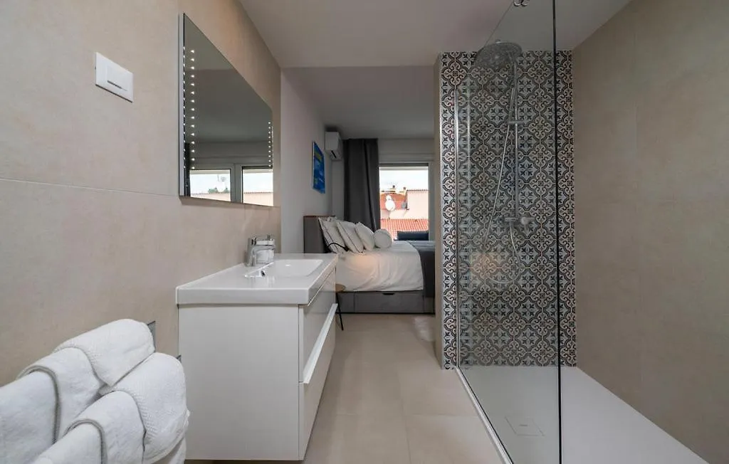 Apartments Villa Leonard - Modern Stay With Private Rooftop Jacuzzi & Sea Views, Barbariga, Vodnjan, Istria, Croatia  Barbariga