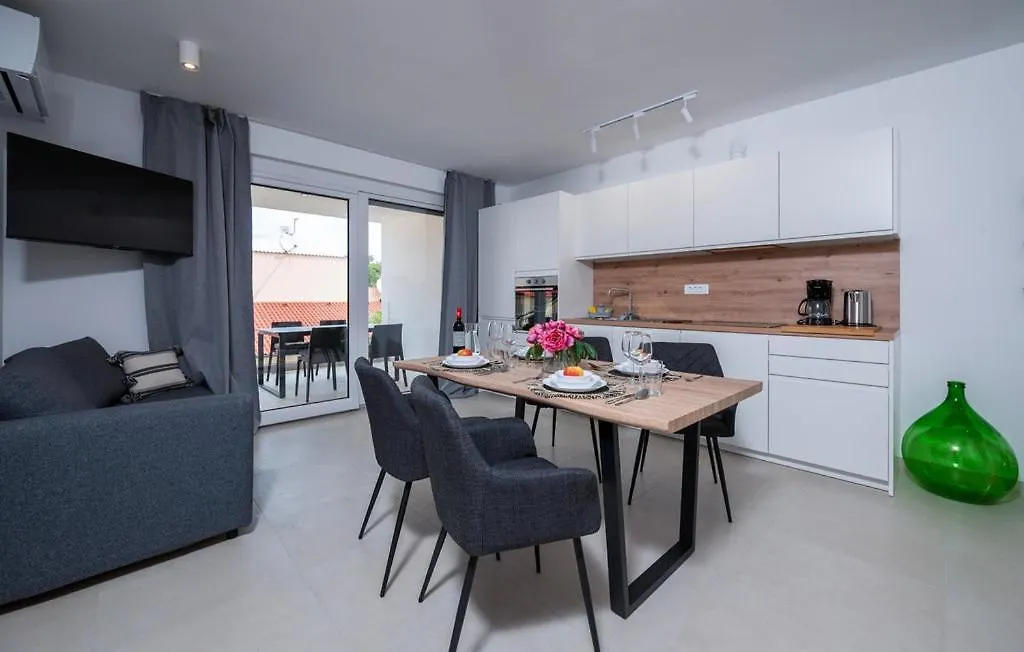 Apartments Villa Leonard - Modern Stay With Private Rooftop Jacuzzi & Sea Views, Barbariga, Vodnjan, Istria, Croatia 0*, Barbariga