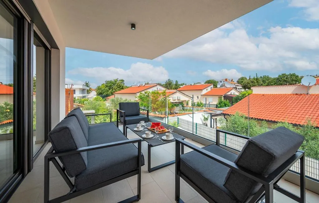 Apartments Villa Leonard - Modern Stay With Private Rooftop Jacuzzi & Sea Views, Barbariga, Vodnjan, Istria, Croatia