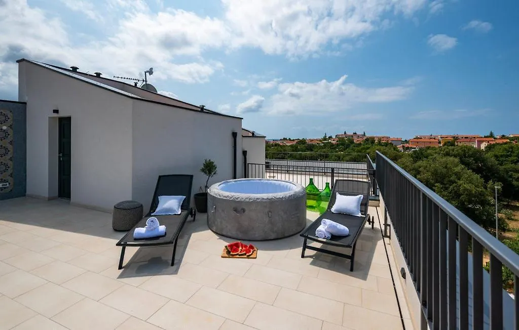 Apartments Villa Leonard - Modern Stay With Private Rooftop Jacuzzi & Sea Views, Barbariga, Vodnjan, Istria, Croatia