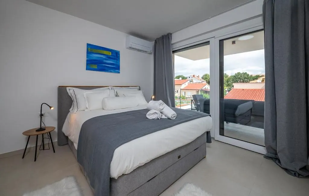 Apartments Villa Leonard - Modern Stay With Private Rooftop Jacuzzi & Sea Views, Barbariga, Vodnjan, Istria, Croatia