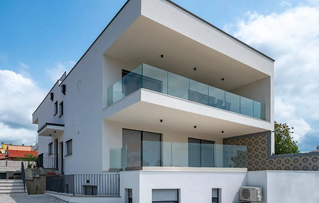 Apartments Villa Leonard - Modern Stay With Private Rooftop Jacuzzi & Sea Views, Barbariga, Vodnjan, Istria, Croatia Barbariga