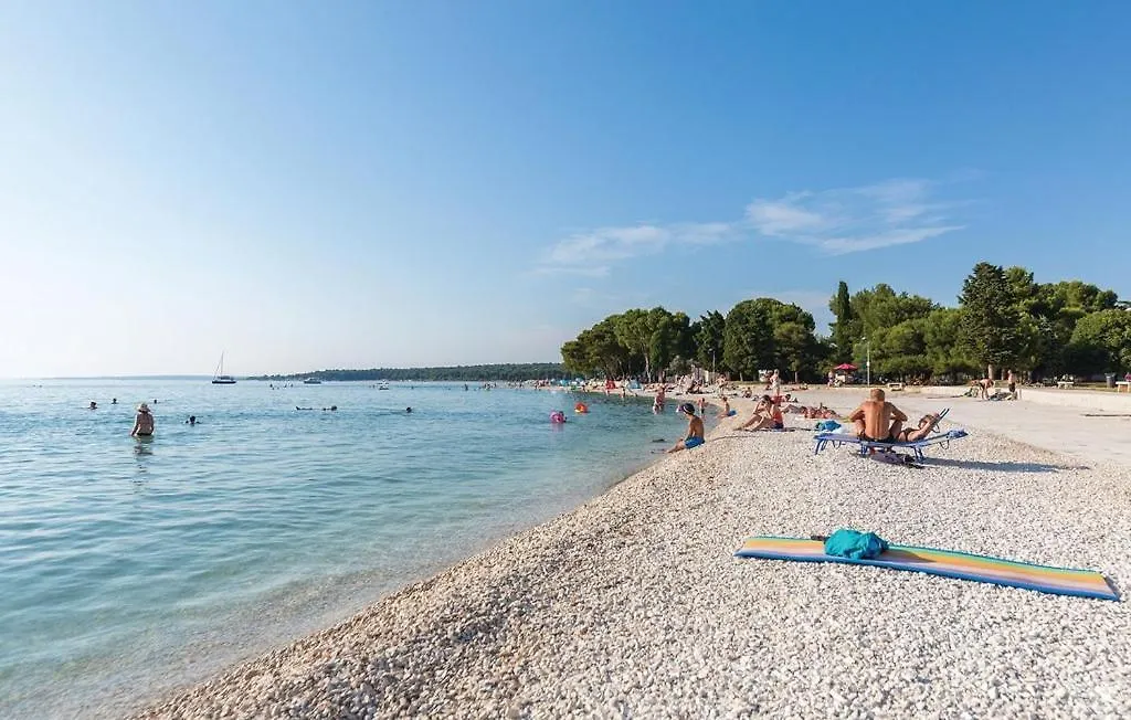 Apartments Villa Leonard - Modern Stay With Private Rooftop Jacuzzi & Sea Views, Barbariga, Vodnjan, Istria, Croatia