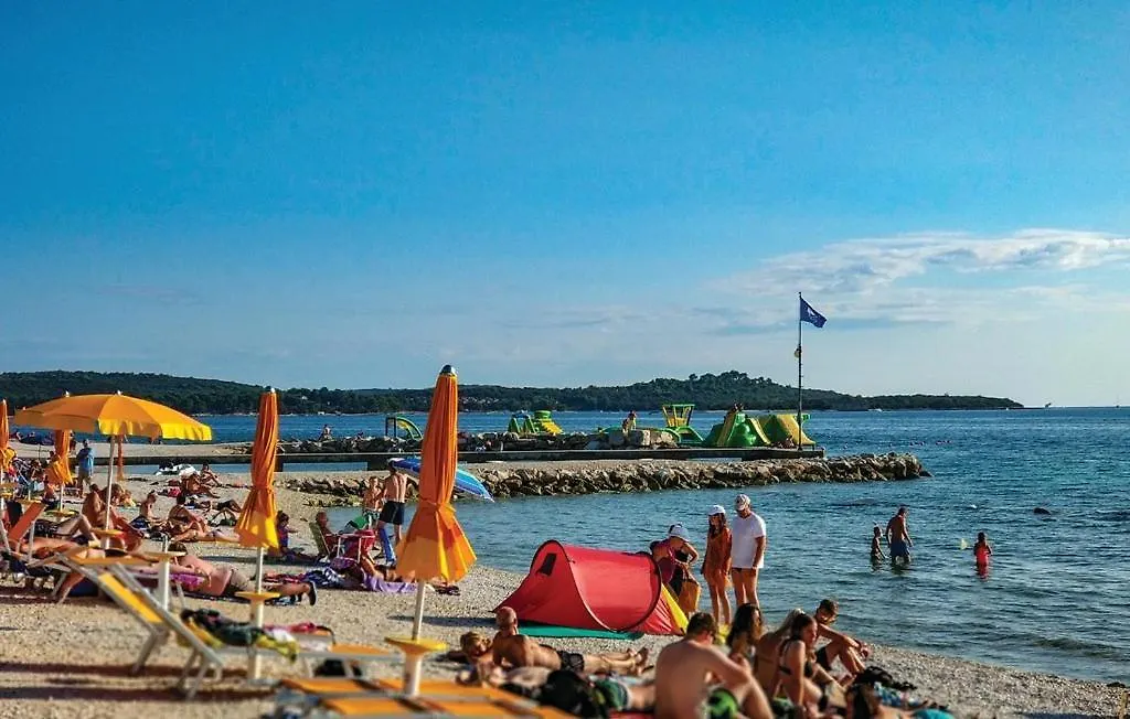 Apartments Villa Leonard - Modern Stay With Private Rooftop Jacuzzi & Sea Views, Barbariga, Vodnjan, Istria, Croatia