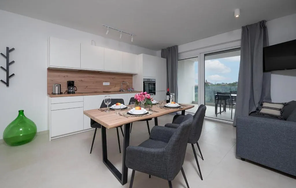Apartments Villa Leonard - Modern Stay With Private Rooftop Jacuzzi & Sea Views, Barbariga, Vodnjan, Istria, Croatia