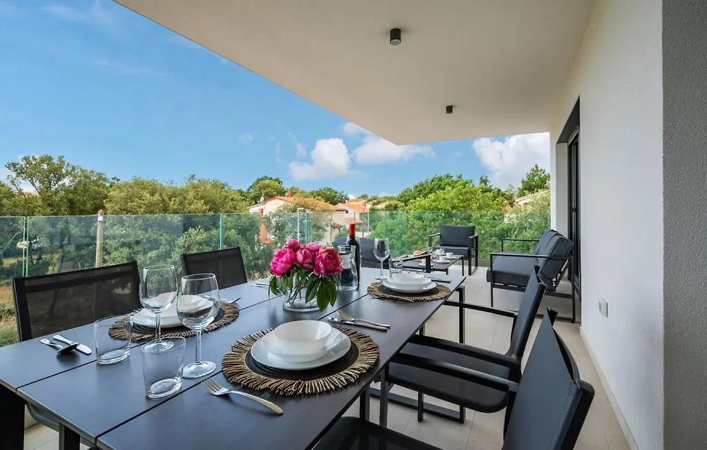 Apartments Villa Leonard - Modern Stay With Private Rooftop Jacuzzi & Sea Views, Barbariga, Vodnjan, Istria, Croatia 0*, Barbariga Croatia