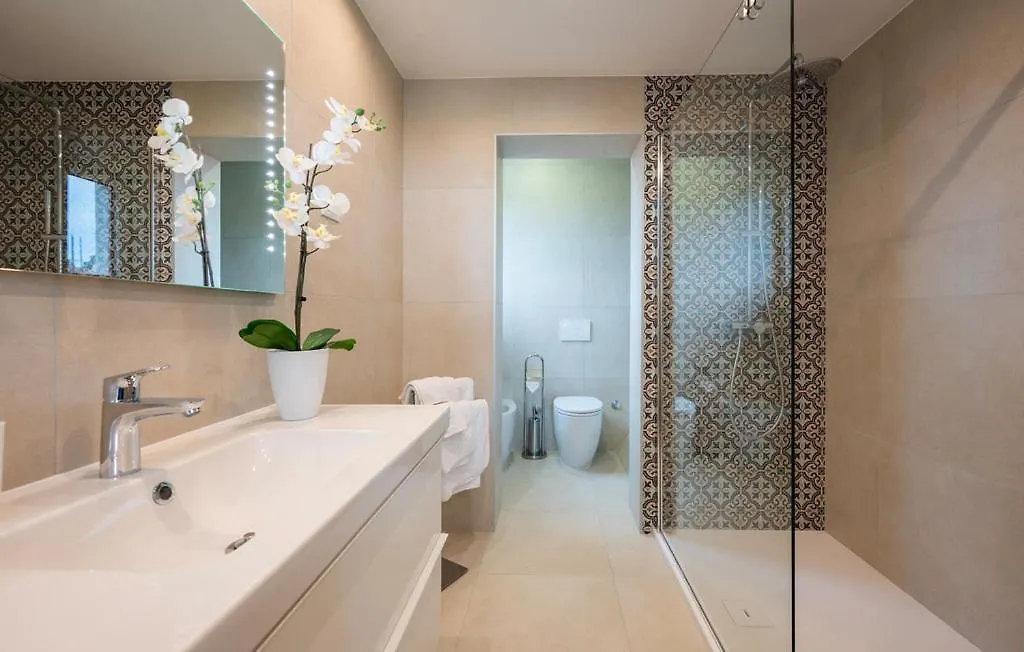 Apartments Villa Leonard - Modern Stay With Private Rooftop Jacuzzi & Sea Views, Barbariga, Vodnjan, Istria, Croatia 0*, Barbariga
